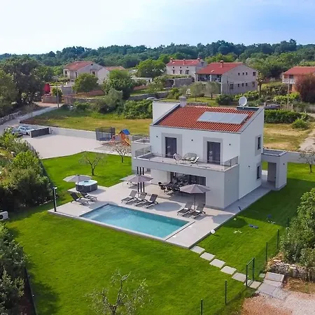 빌라 Eriani By Istrialux