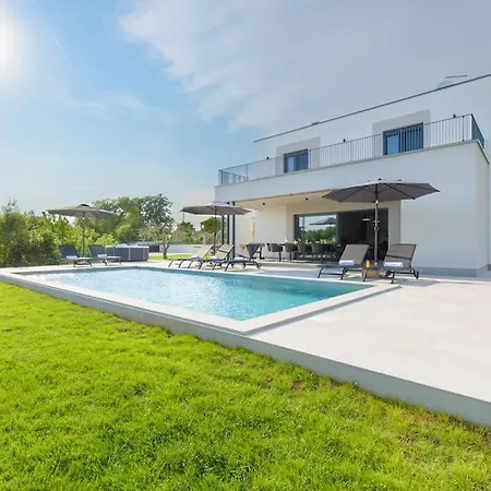 빌라 Eriani By Istrialux Cabrunici