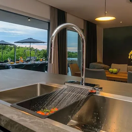 빌라 Eriani By Istrialux